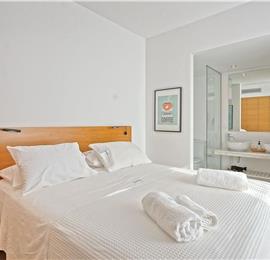 5 bedroom luxury villa with infinity pool, sea views and tennis court near Chania, sleeps 10